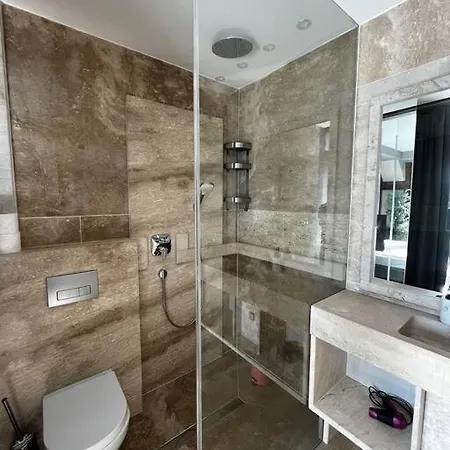 Bright Sunny W Shared Jacuzzi And Rooftop Terrace 360 View Mk2
